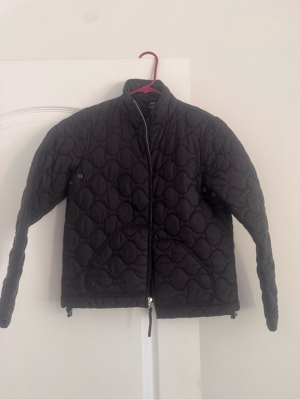 GAP Black Quilted Wave-Pattern Puffer Jacket